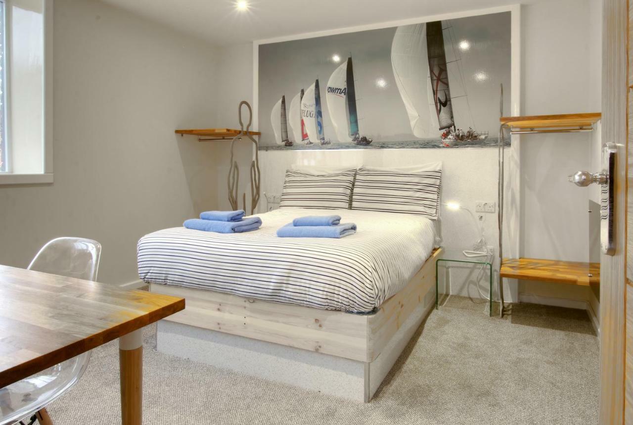 Silver Street Suites Whitby Extérieur photo
