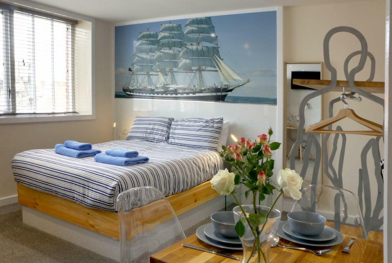 Silver Street Suites Whitby Extérieur photo