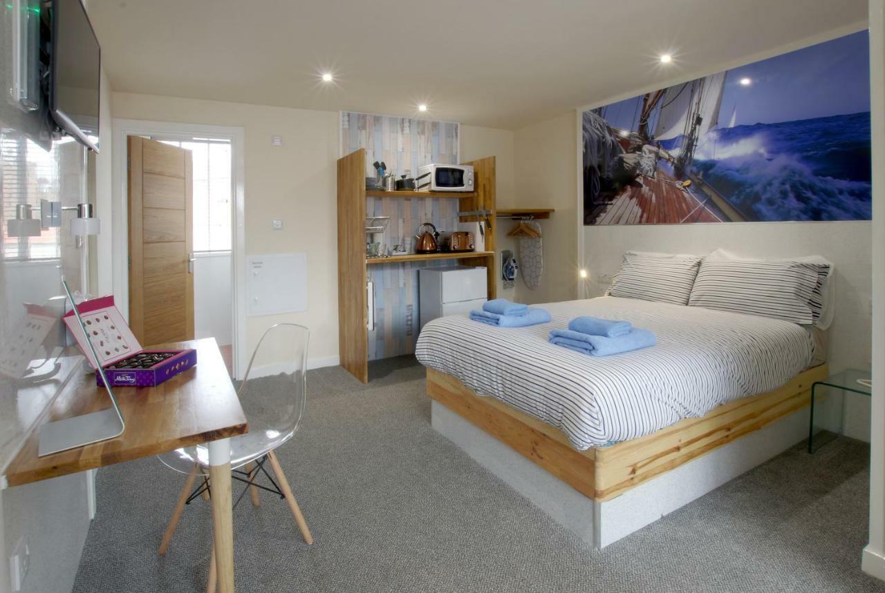 Silver Street Suites Whitby Extérieur photo