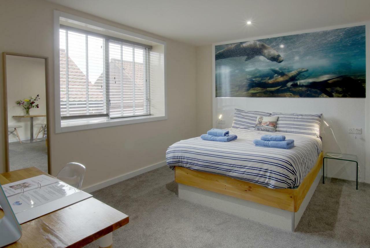 Silver Street Suites Whitby Extérieur photo