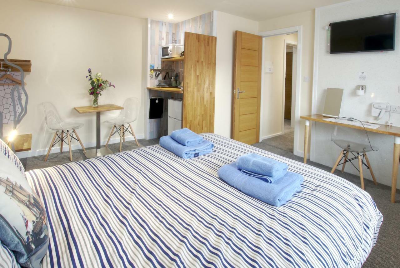 Silver Street Suites Whitby Extérieur photo