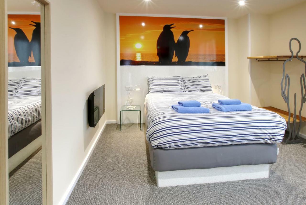 Silver Street Suites Whitby Extérieur photo